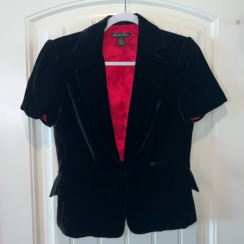 Chic whimsigoth black velvety short sleeve single button jacket size 4
